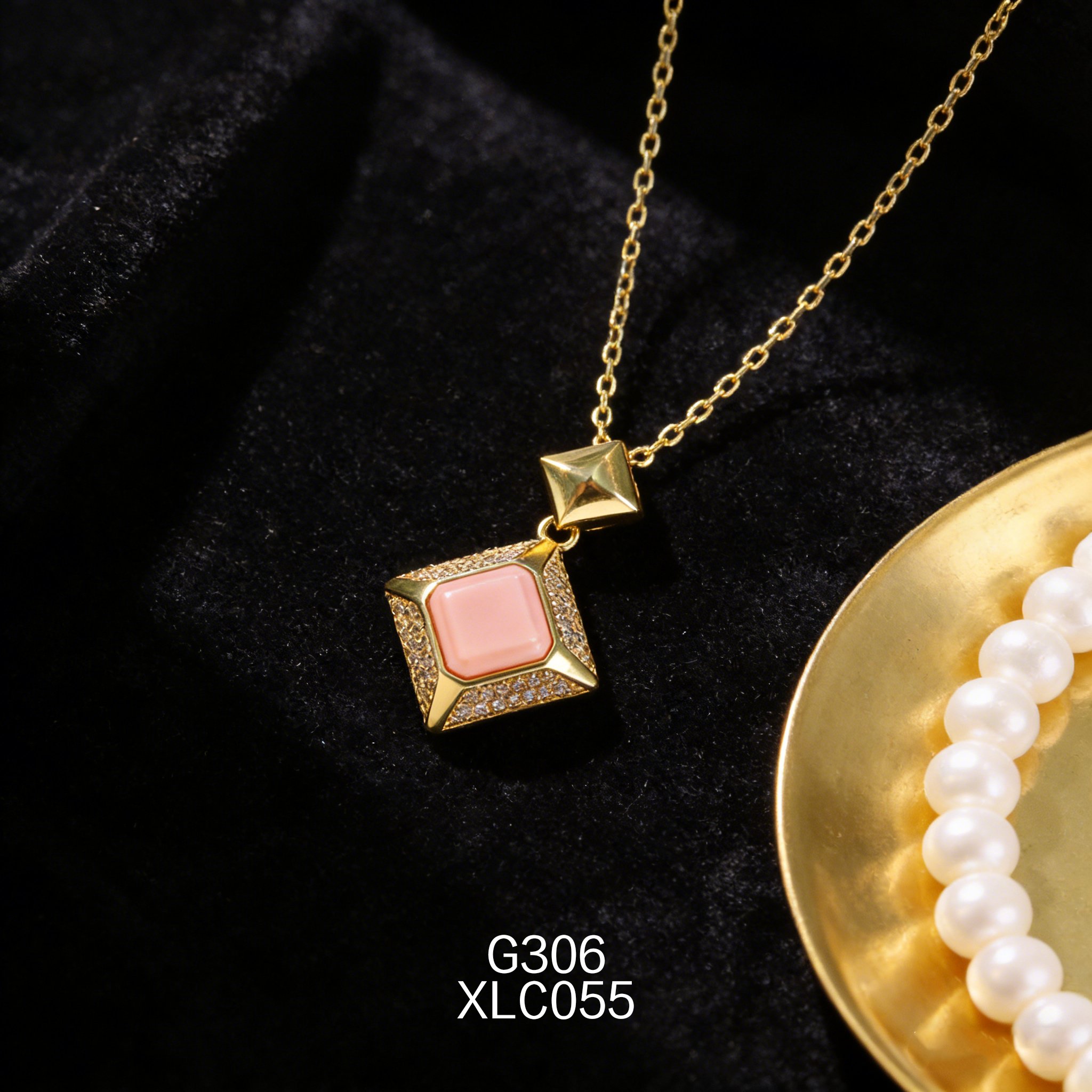 电镀黄金 10 x 10mm 镶锆石方形项链