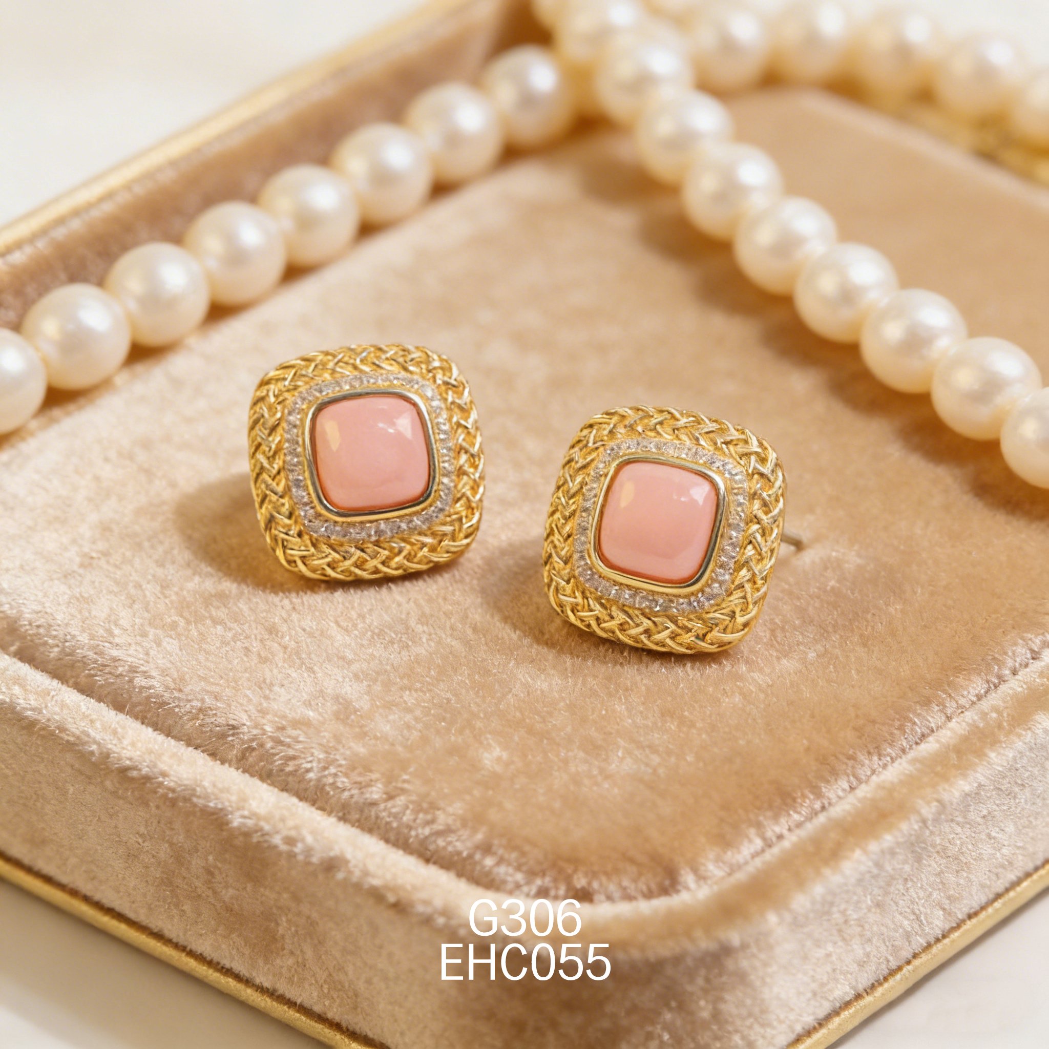 電鍍黃金正方鋯石網紋女皇貝耳環