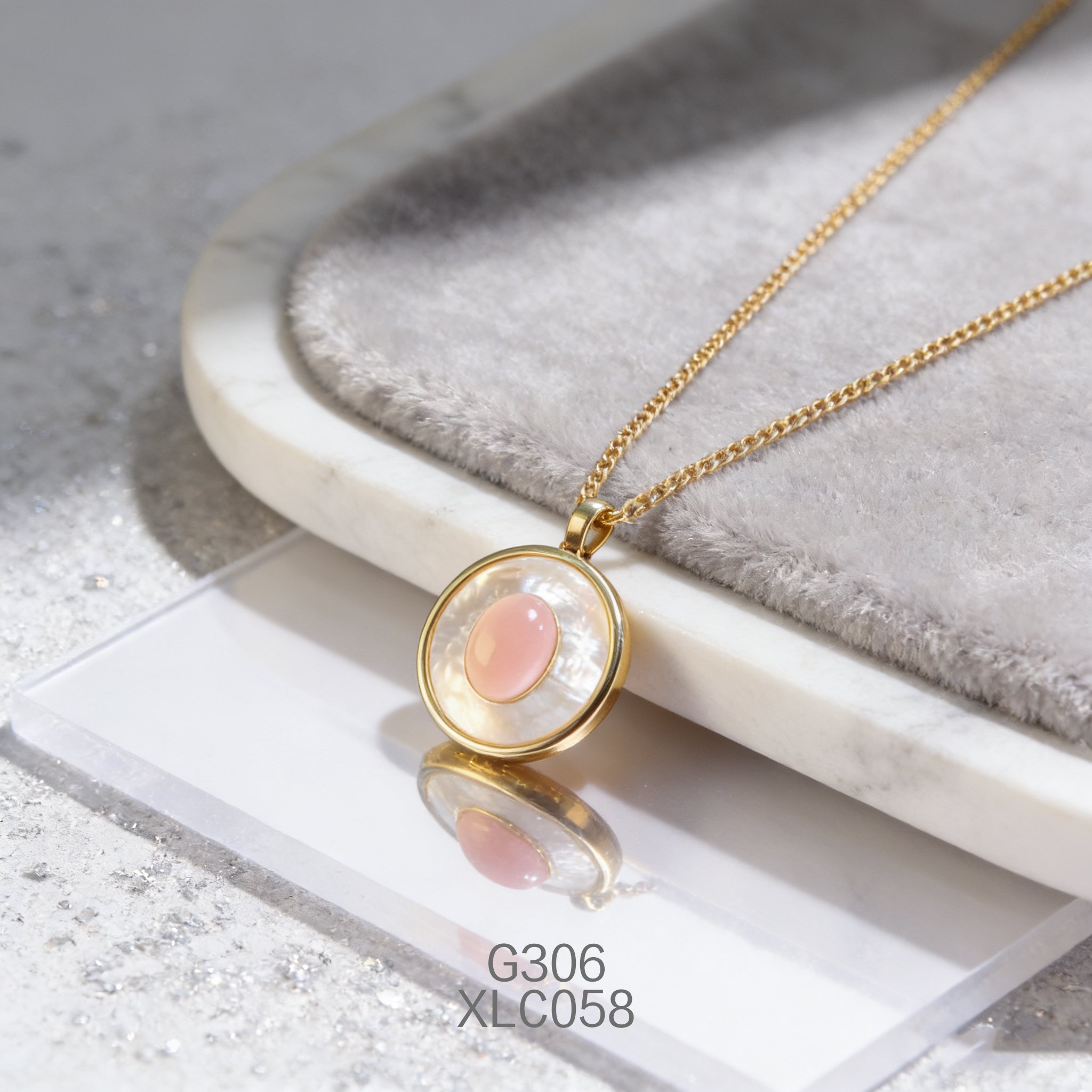 Gold-plated Mother of Pearl Abalone Fashion Necklace