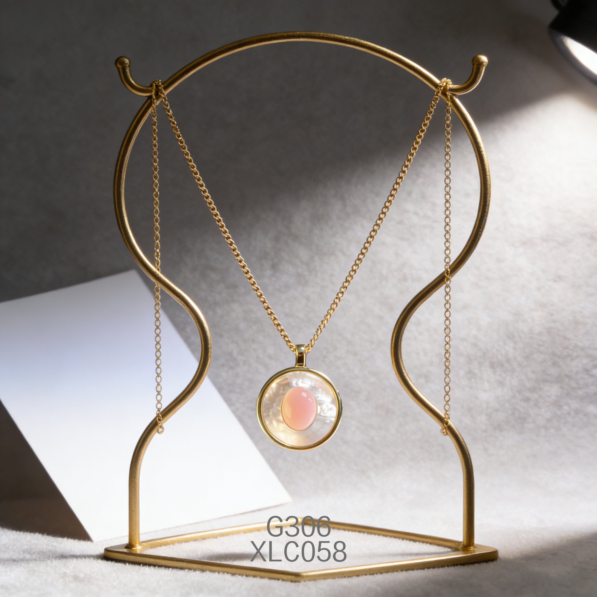 Gold-plated Mother of Pearl Abalone Fashion Necklace