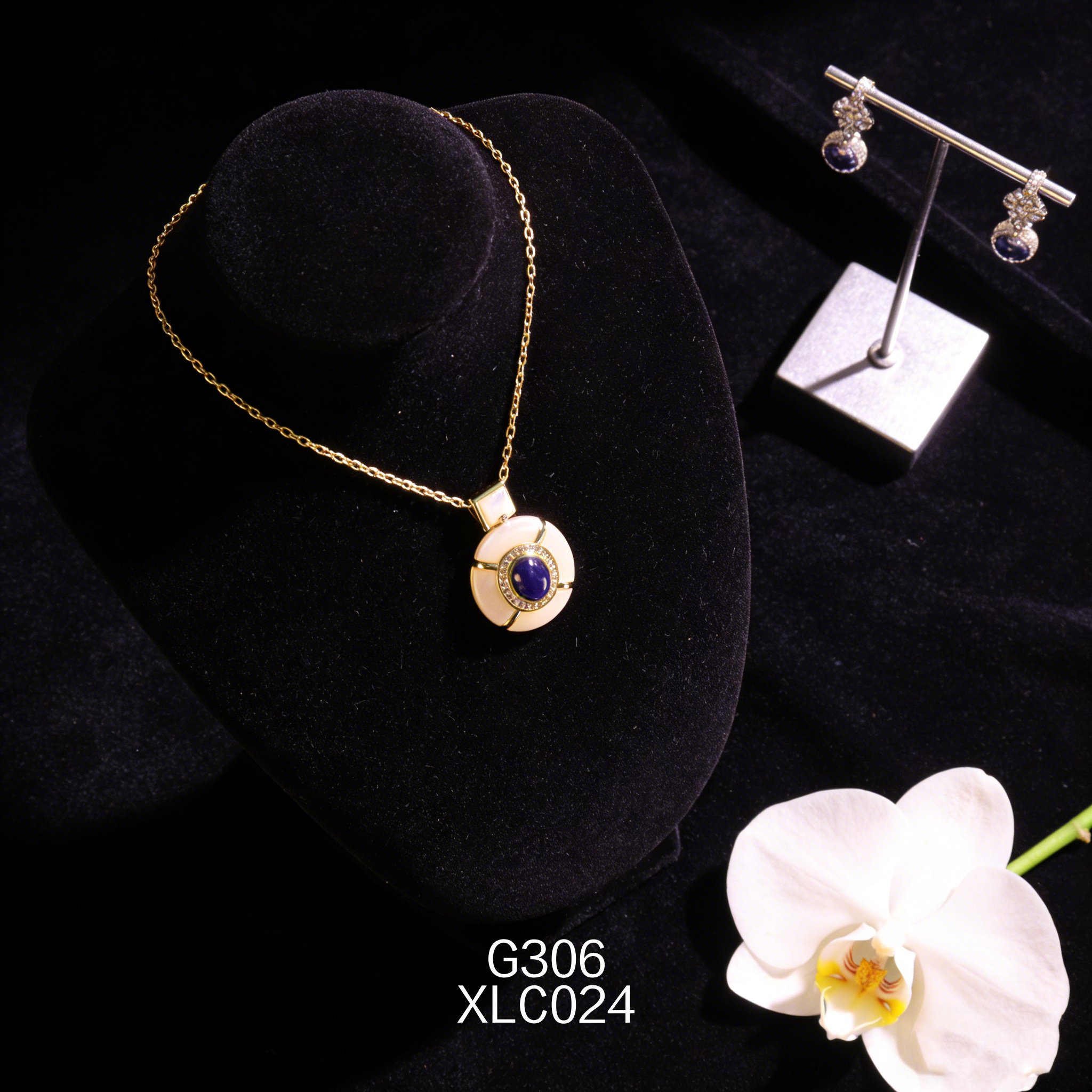 電鍍黃金 7 x 9mm 青金石白貝小眾項鍊