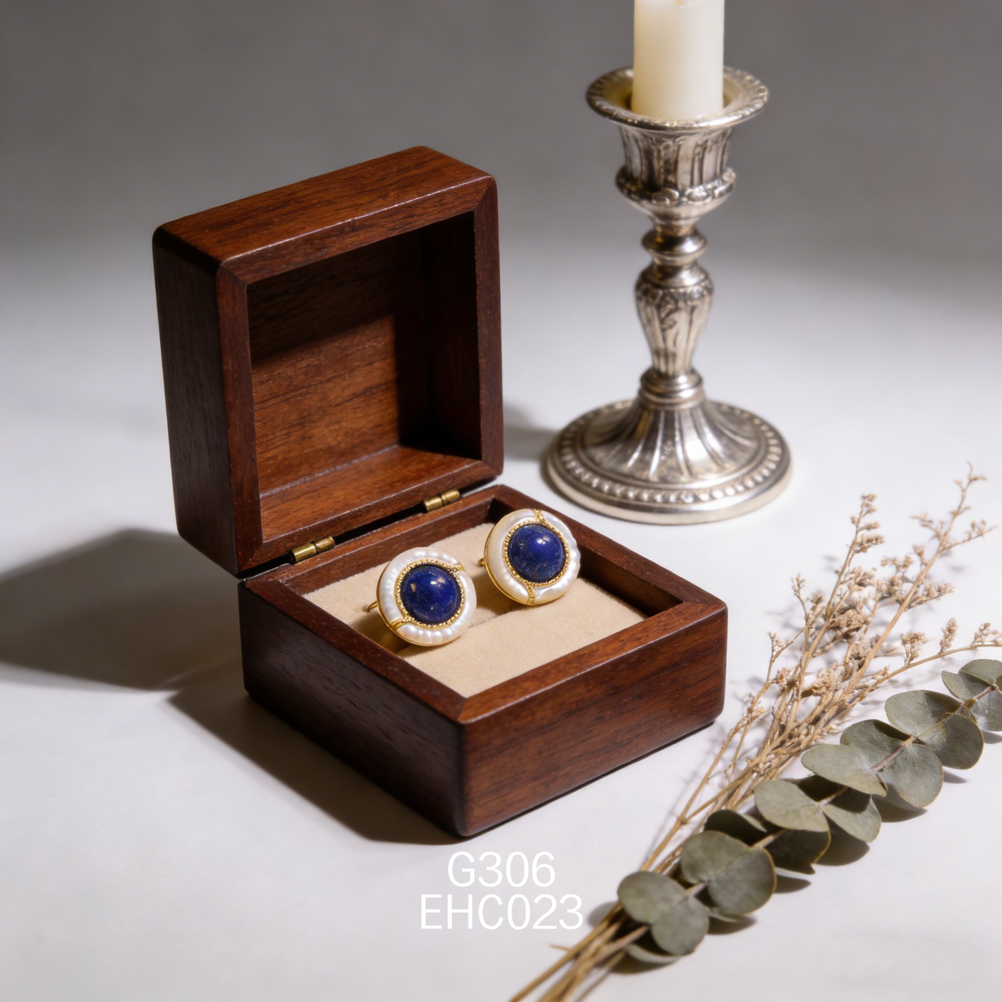 電鍍黃金 10mm 青金石 + 白貝耳環