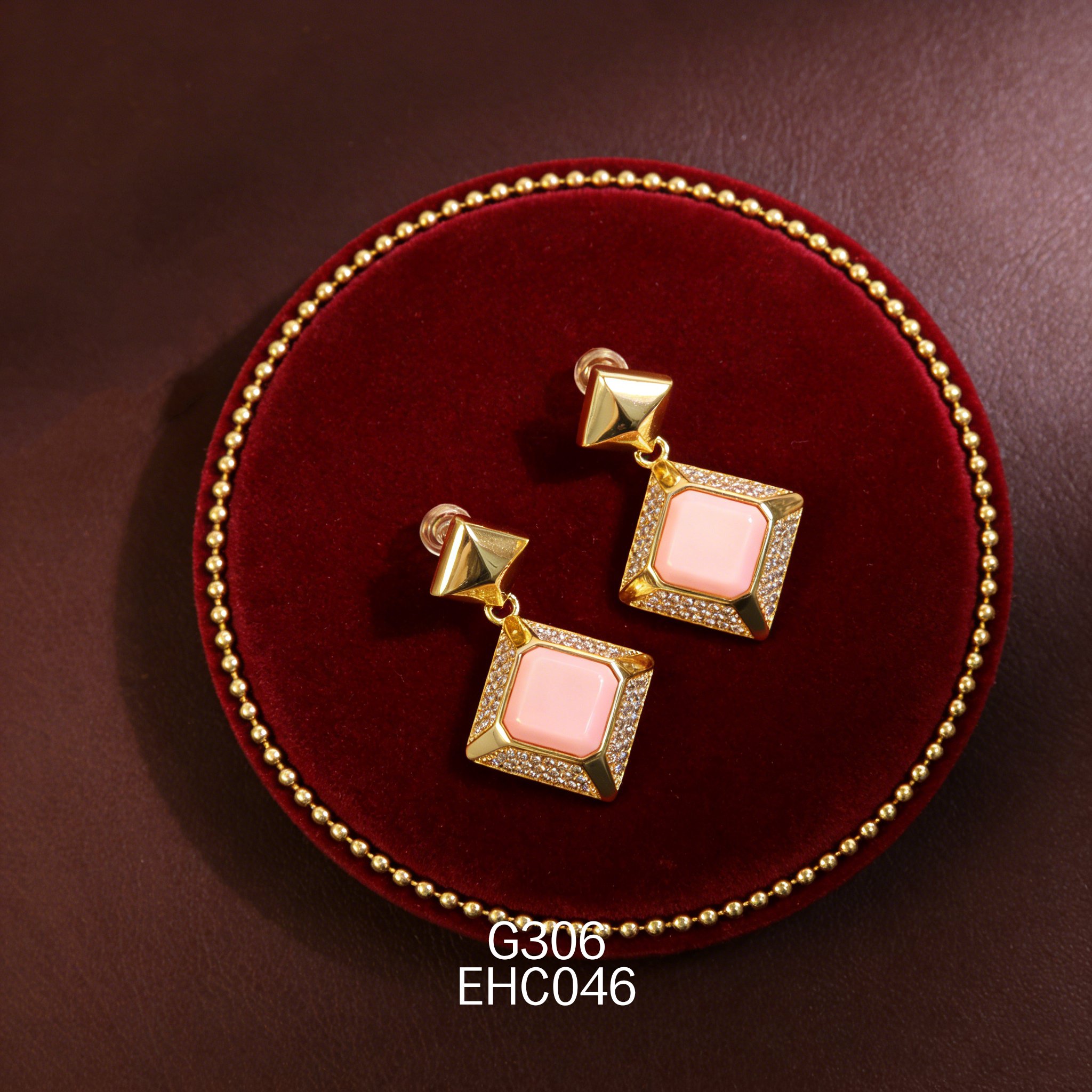 電鍍黃金 10 x 10mm 鋯石方形女皇貝耳環