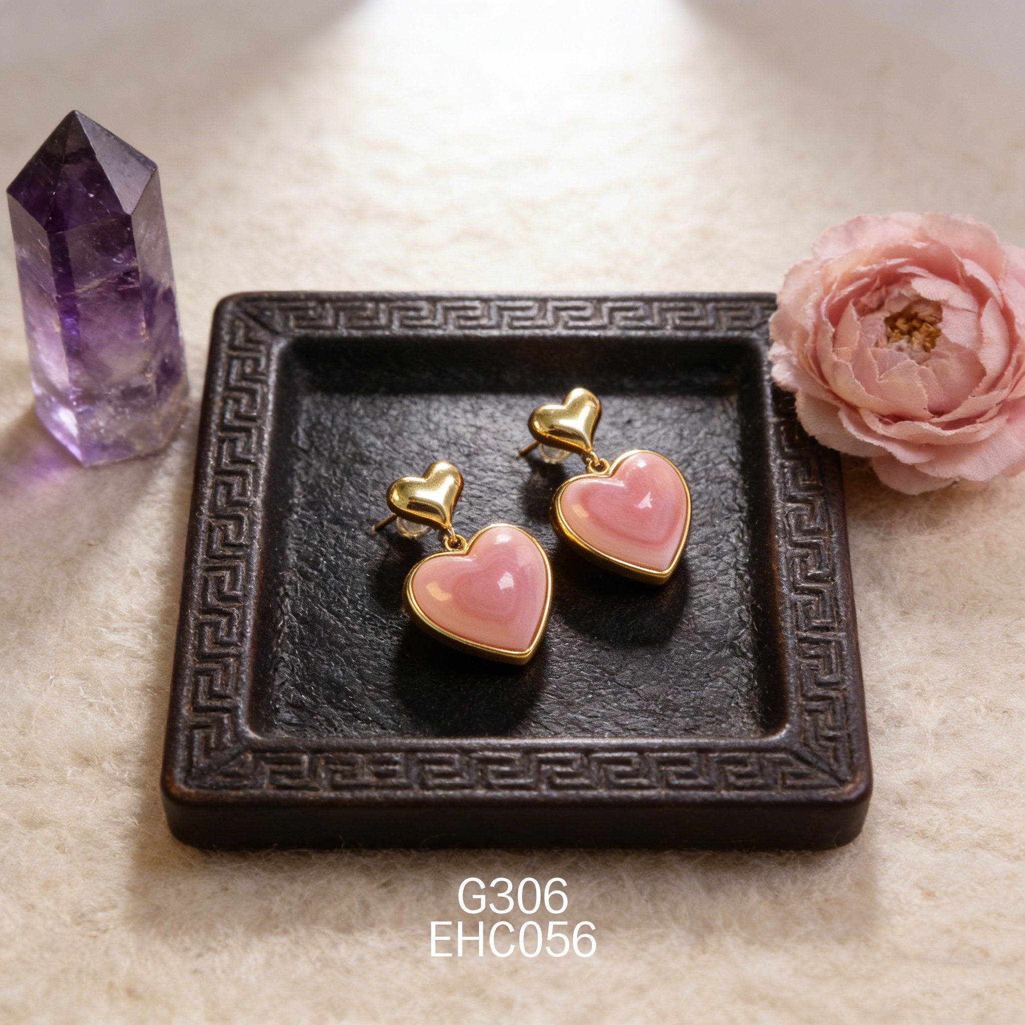 电镀黄金 14 x 15mm 双心形女皇贝耳环