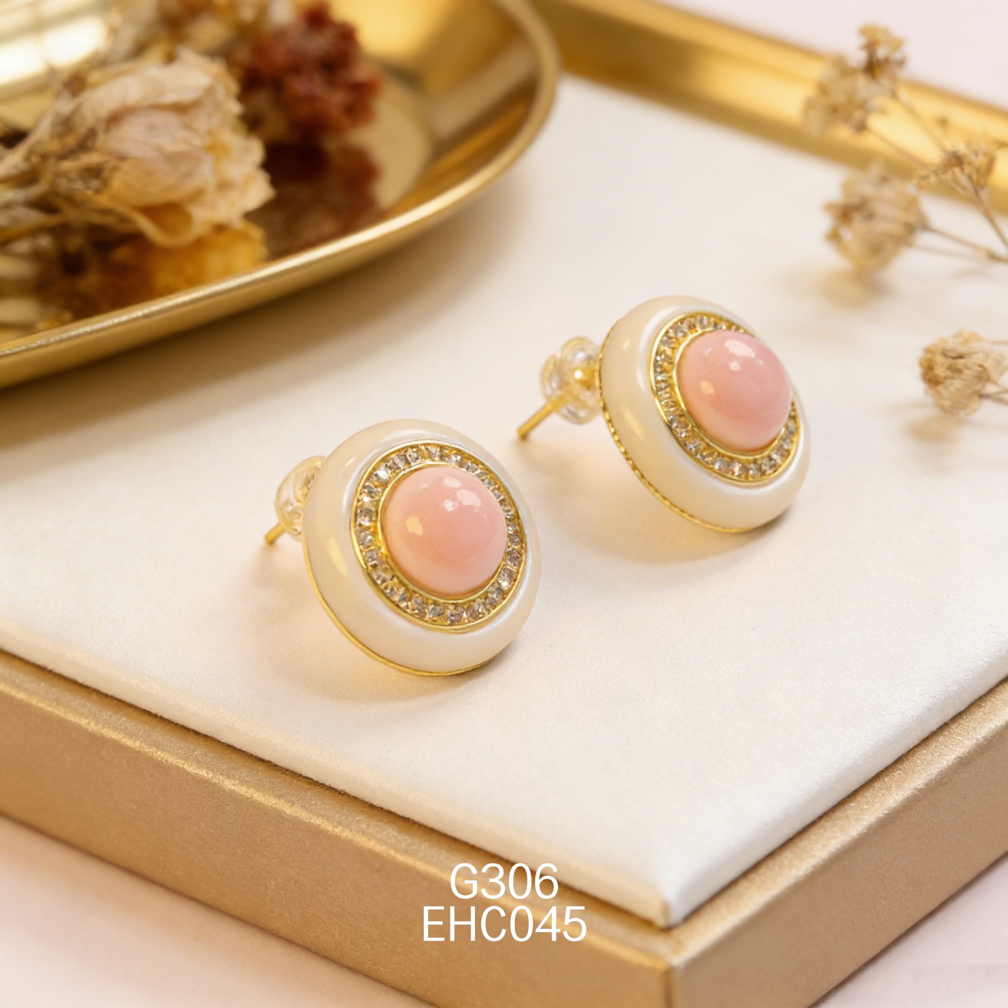 電鍍黃金16白貝 + 8mm 女皇貝鋯石耳環