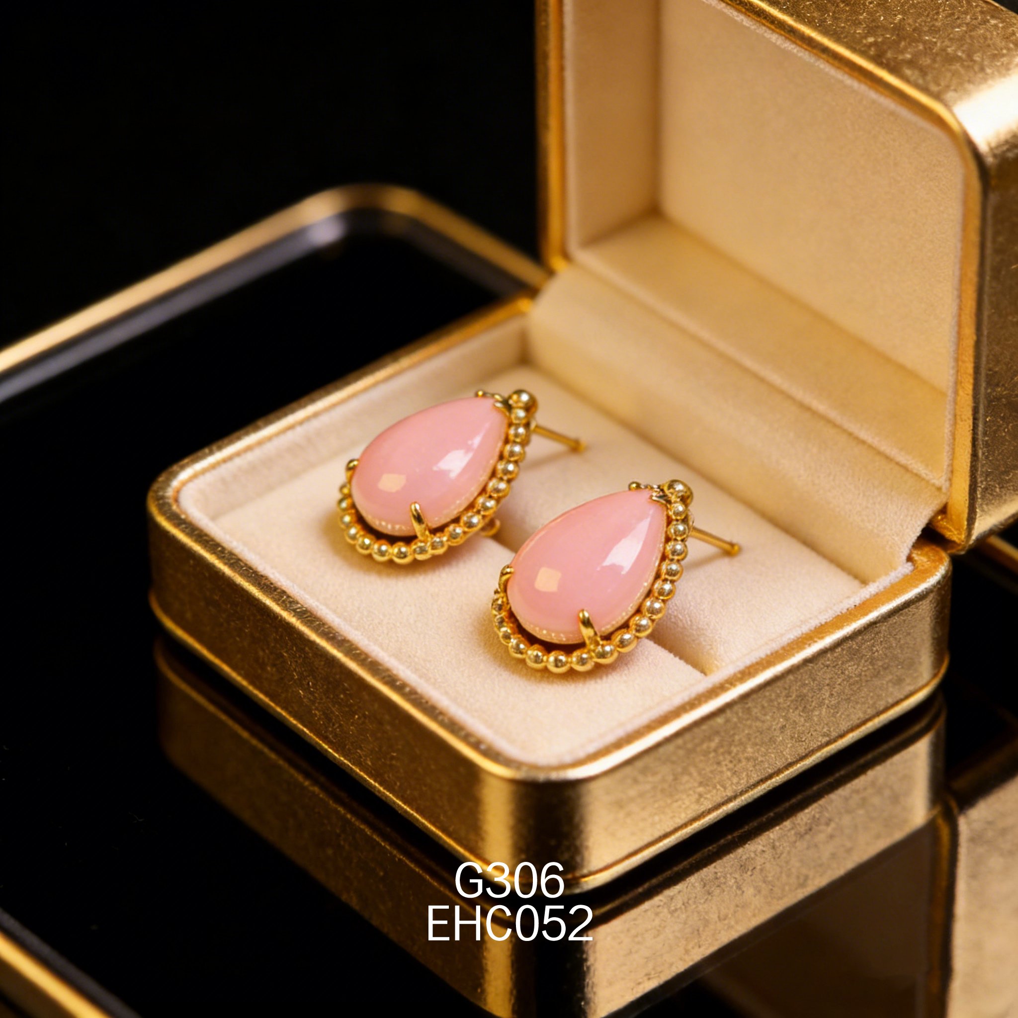 電鍍黃金女皇貝耳環