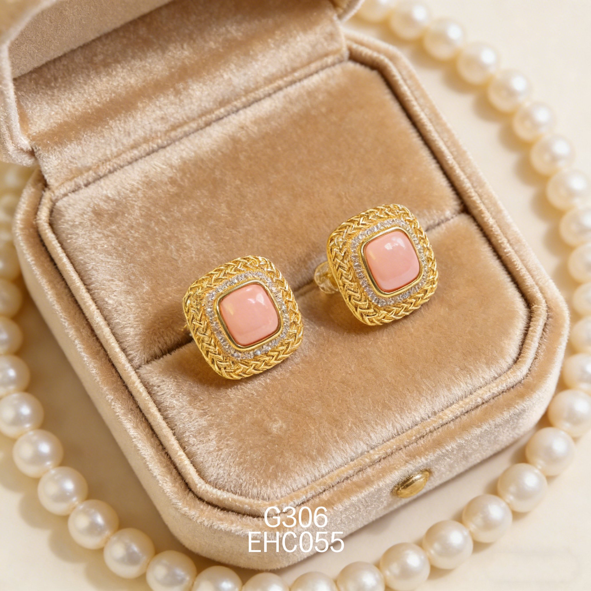 電鍍黃金正方鋯石網紋女皇貝耳環