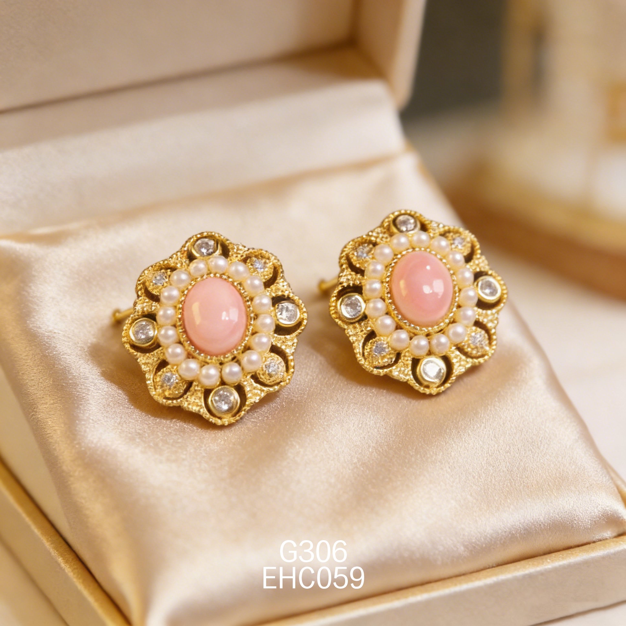 電鍍黃金 6 x 8mm 女皇貝耳環