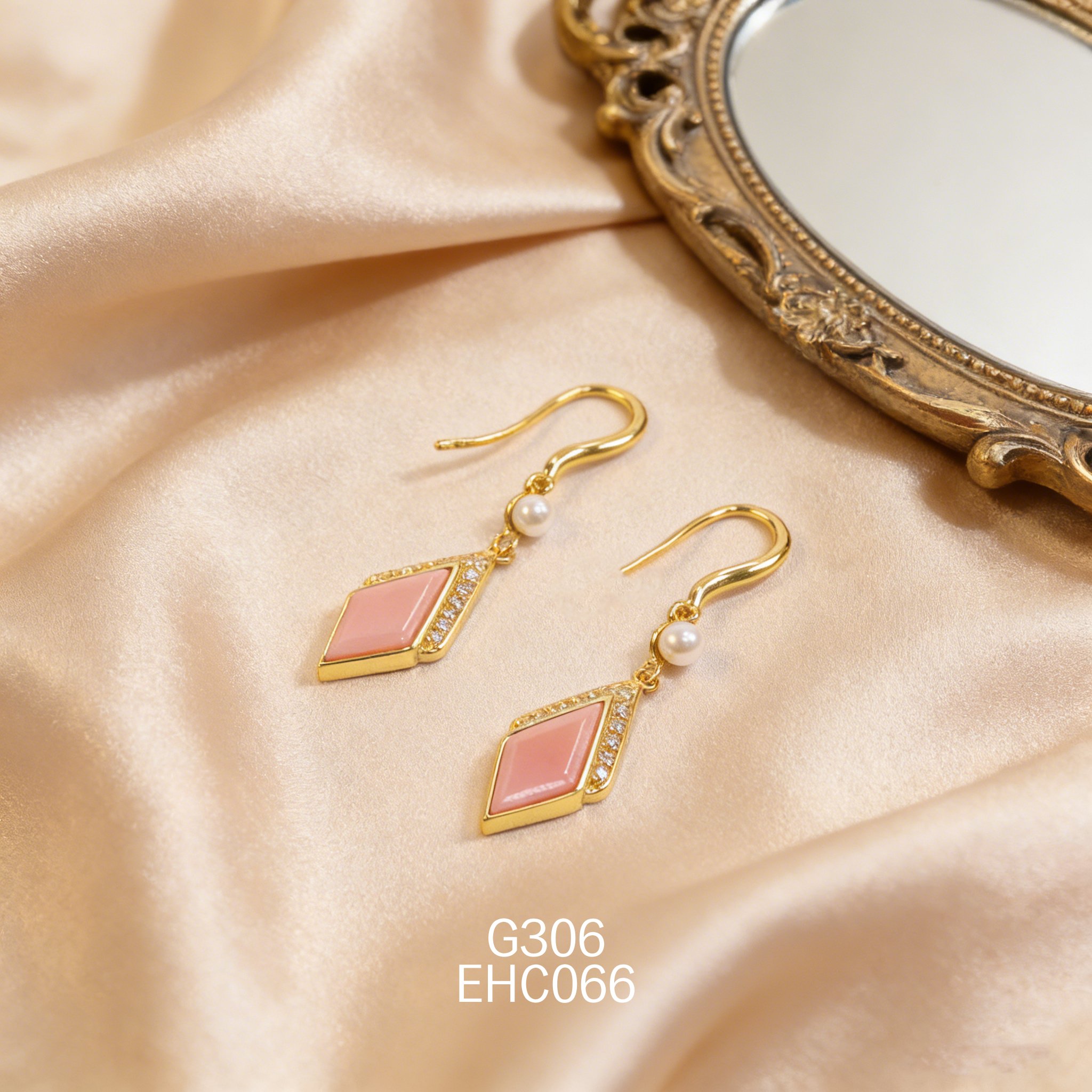 電鍍黃金珍珠 6 x 12mm 角度女皇貝耳環