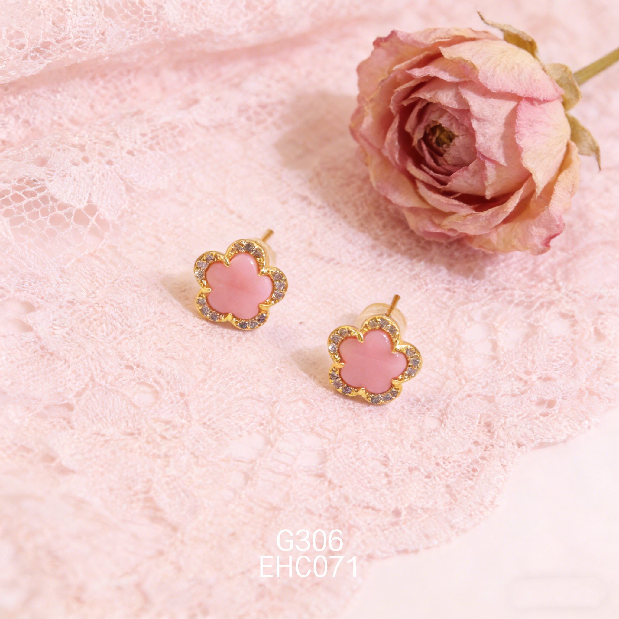 電鍍黃金女皇貝耳環